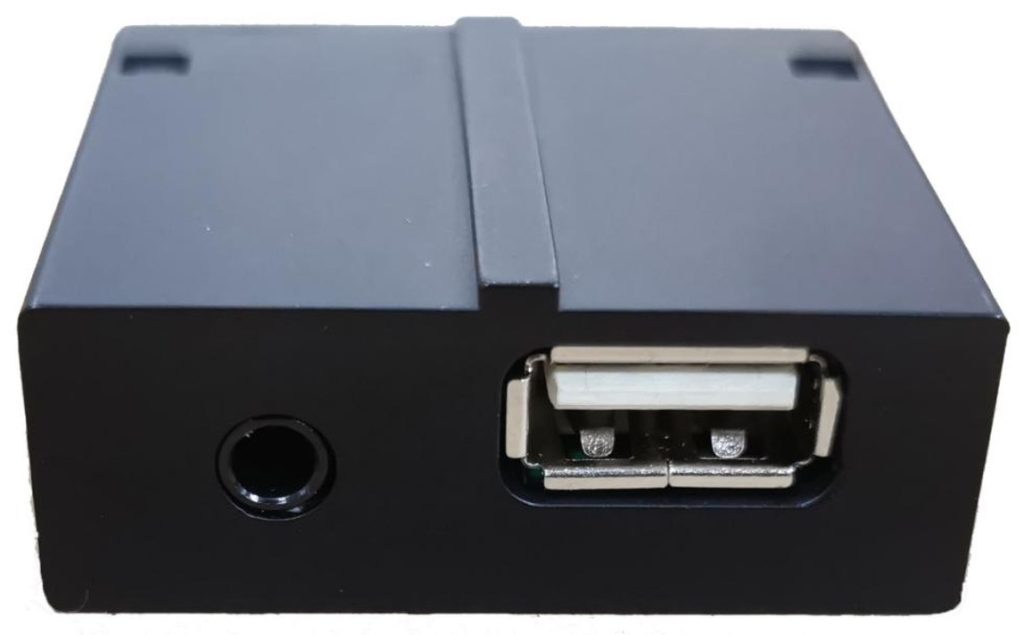 FRONT USB & AUX SOCKET